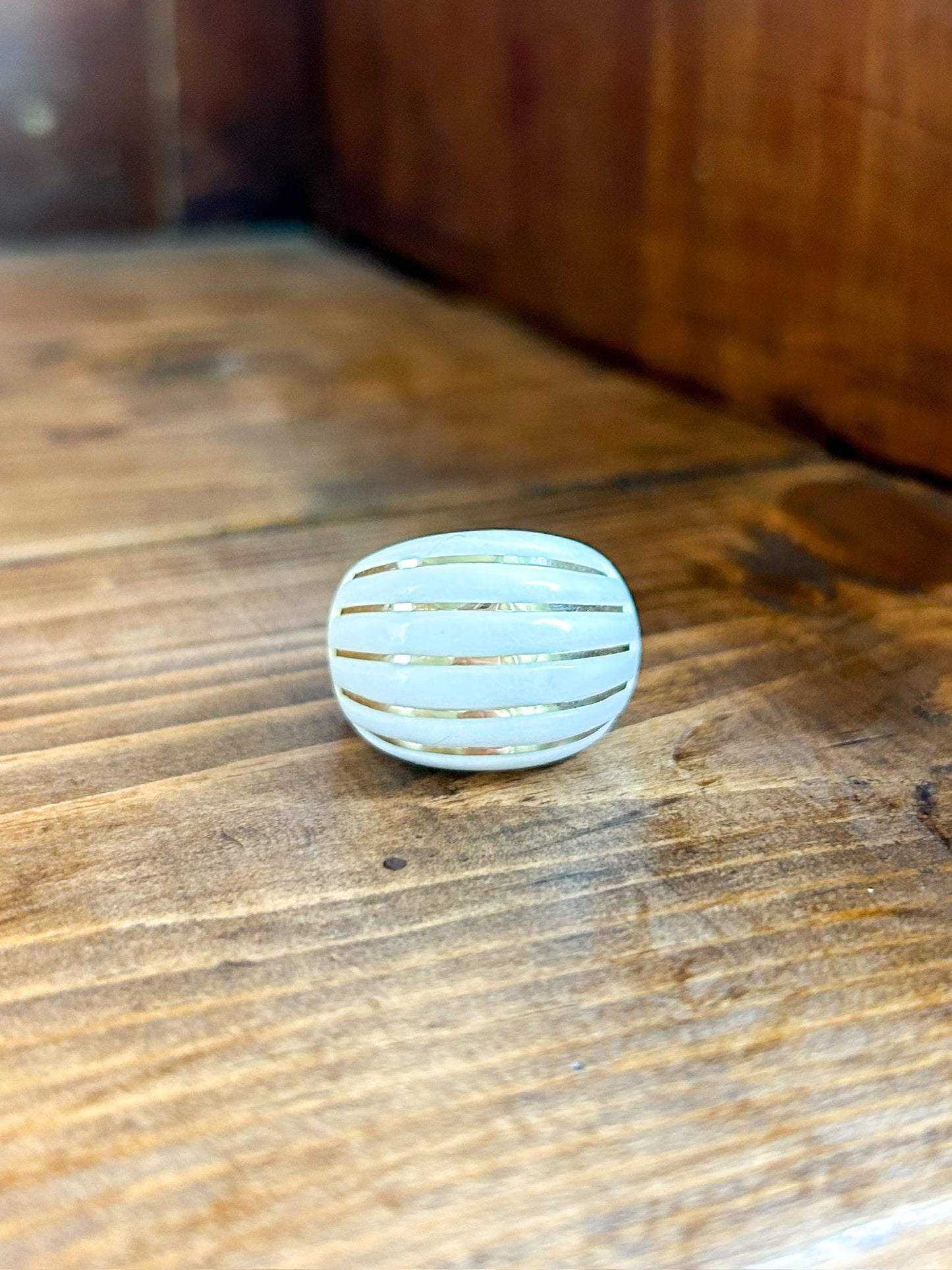 Milor Italy 14K Gold and White Agate Dome Shrimp Ring