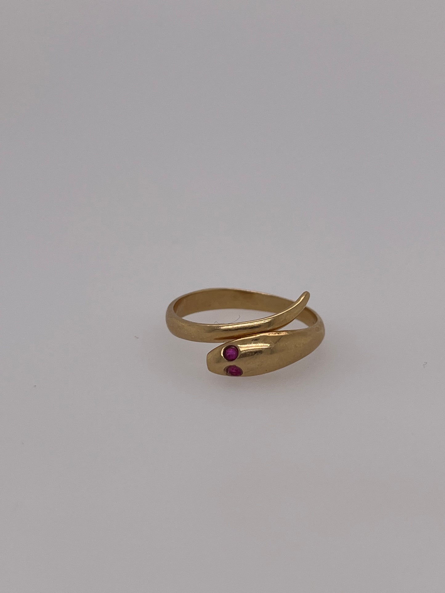 Vintage 18k Ruby Eye Snake Ring