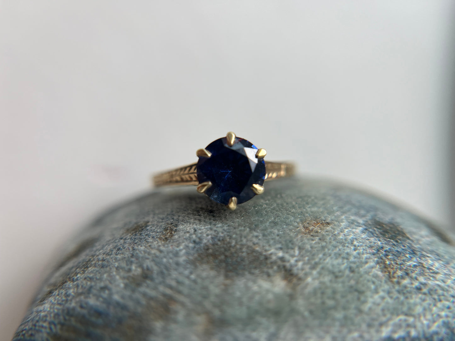 Antique Edwardian 14k Yellow Gold Sapphire Ring