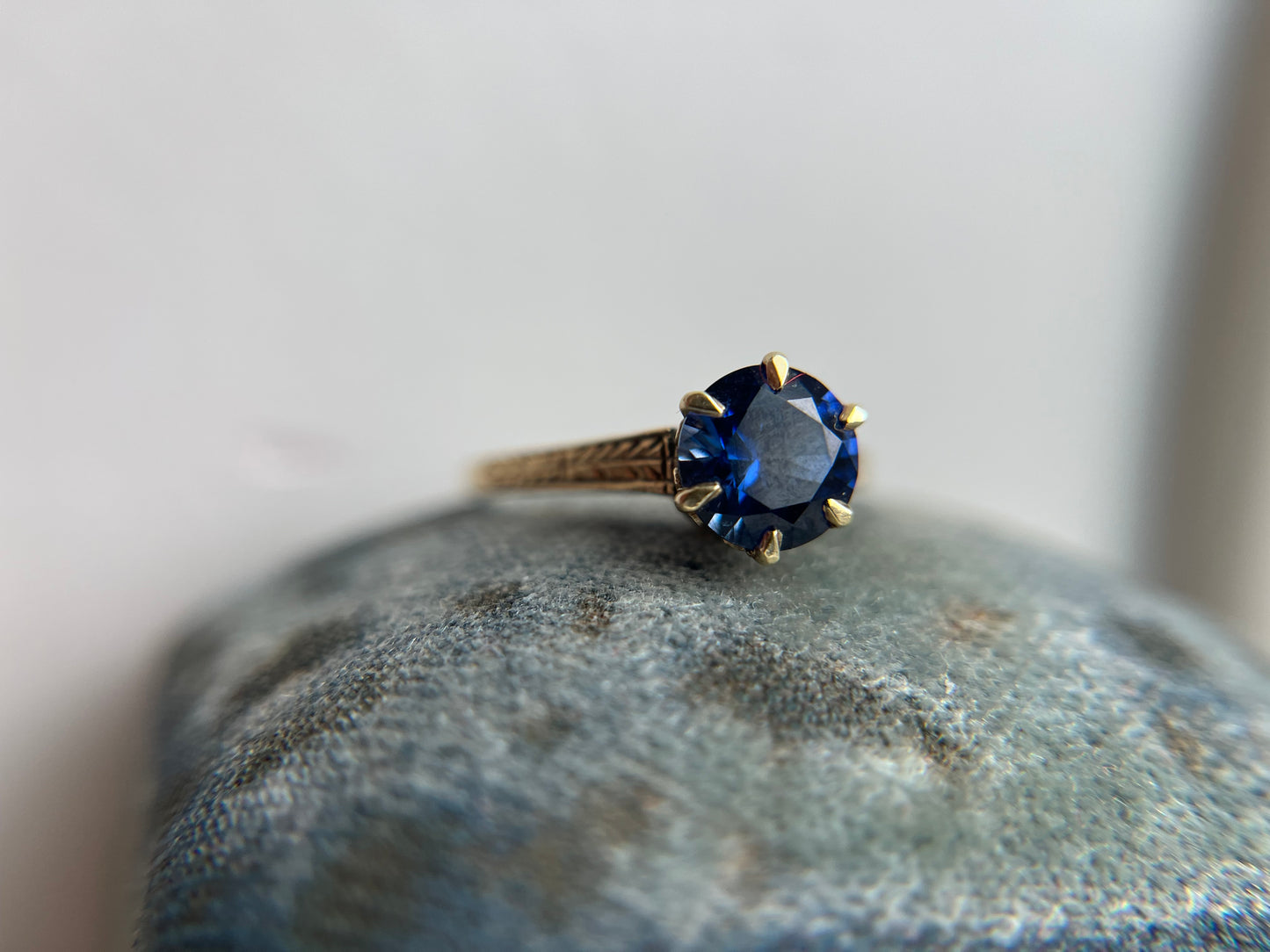 Antique Edwardian 14k Yellow Gold Sapphire Ring