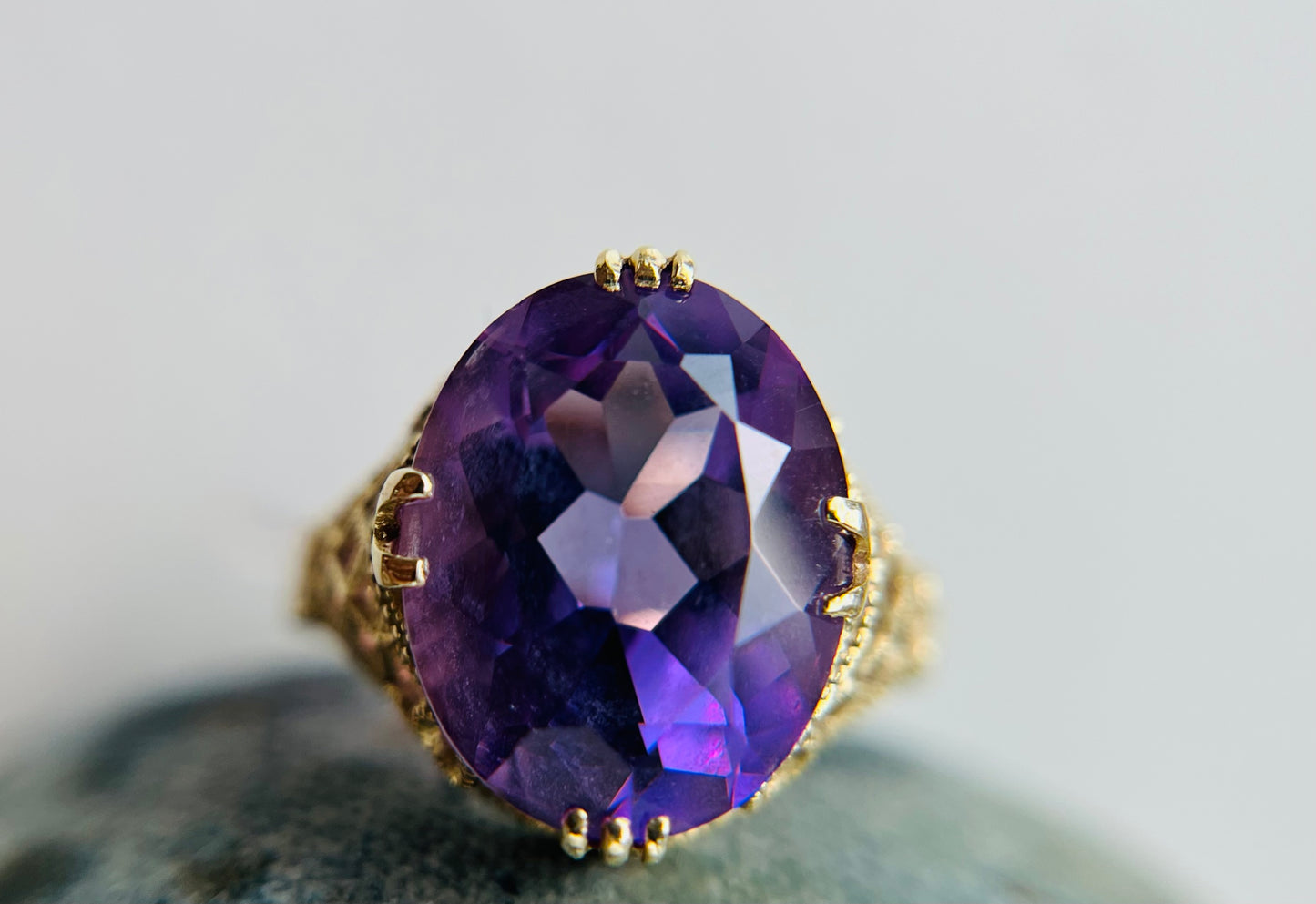 Vintage Art Deco Oval Amethyst Yellow Gold 14k