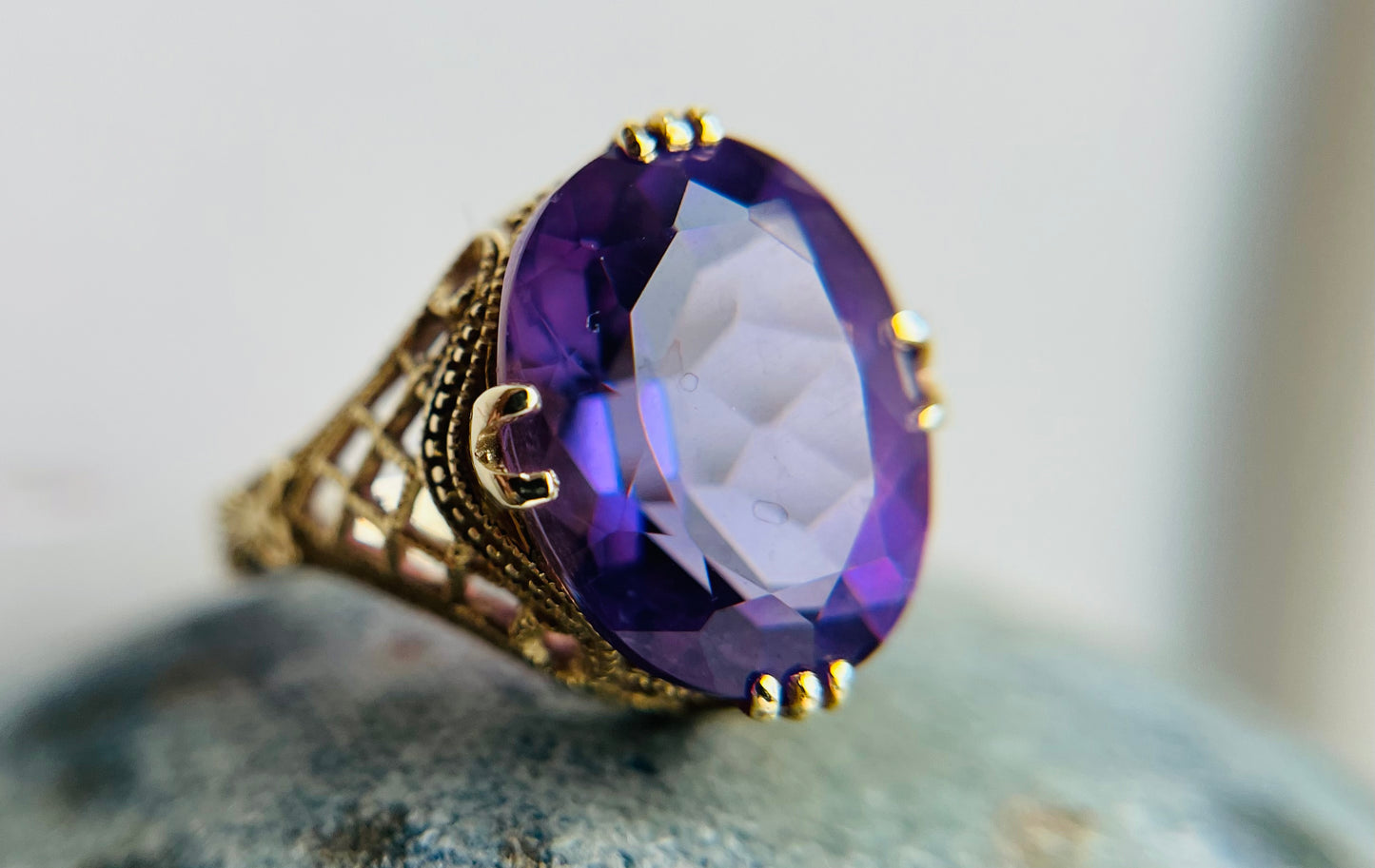 Vintage Art Deco Oval Amethyst Yellow Gold 14k
