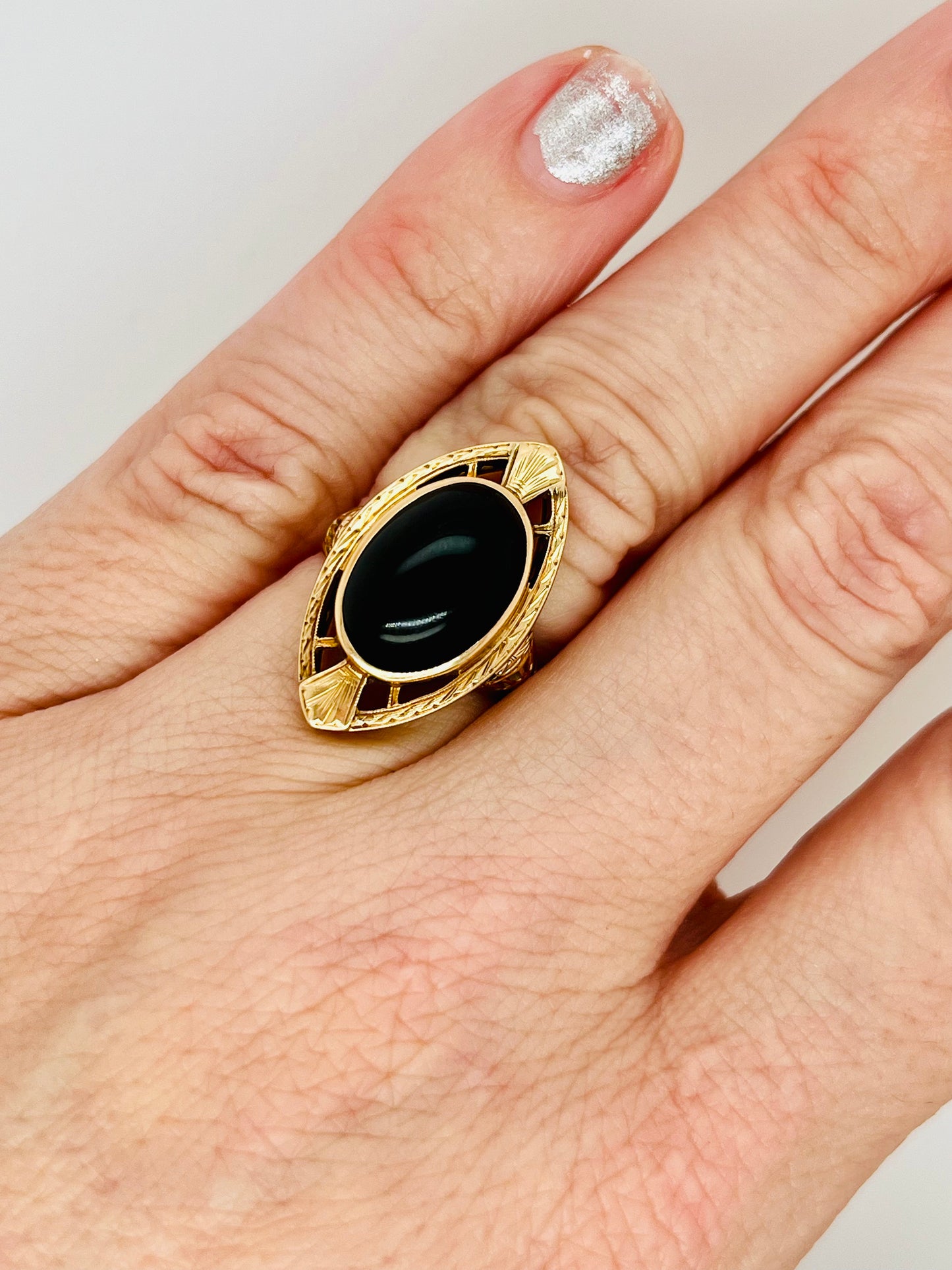 Antique Onyx and 14k Yellow Gold Ring
