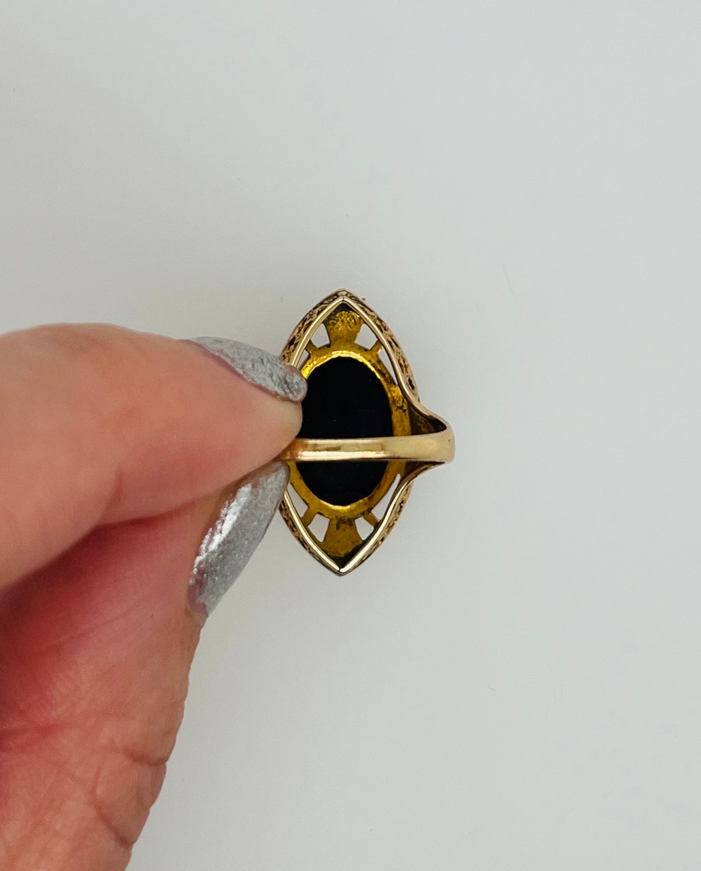 Antique Onyx and 14k Yellow Gold Ring