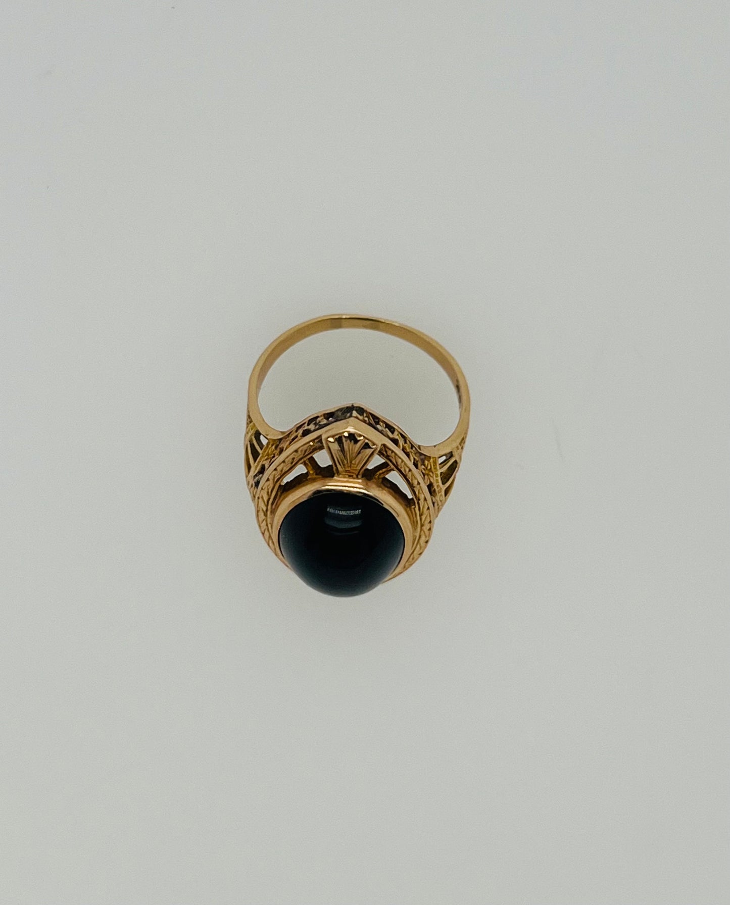Antique Onyx and 14k Yellow Gold Ring