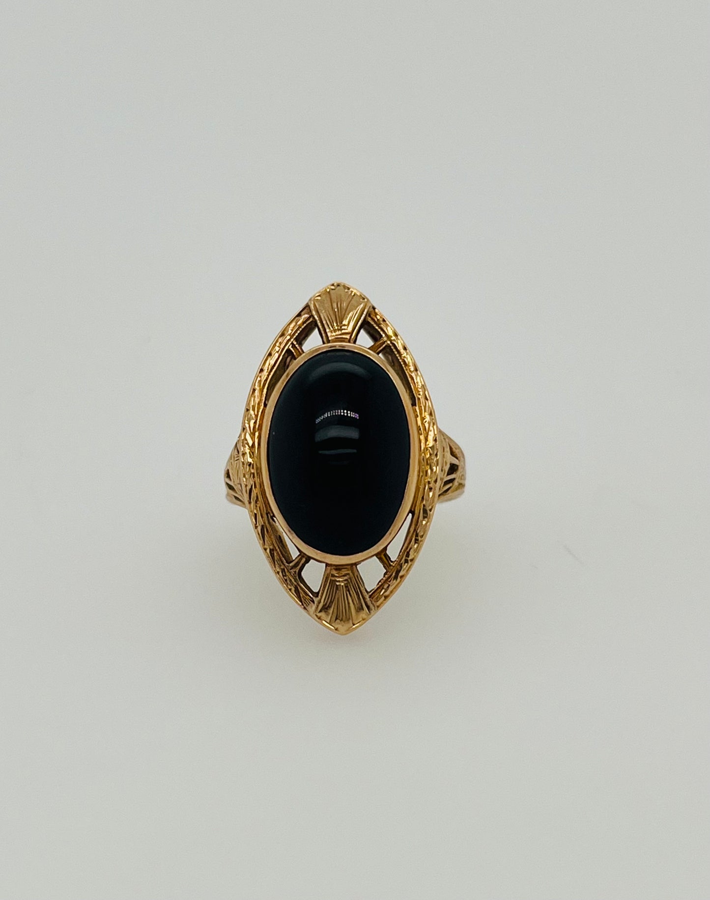 Antique Onyx and 14k Yellow Gold Ring