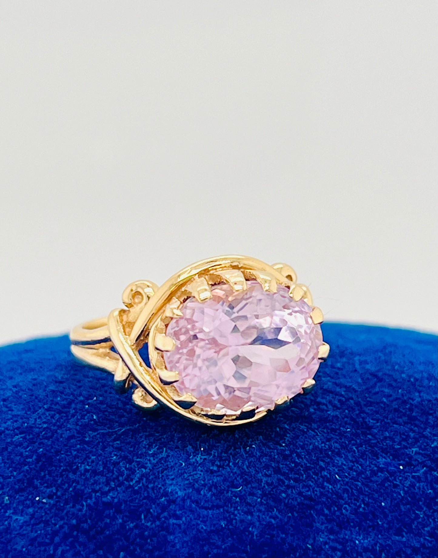 14K Kunzite Knot Ring