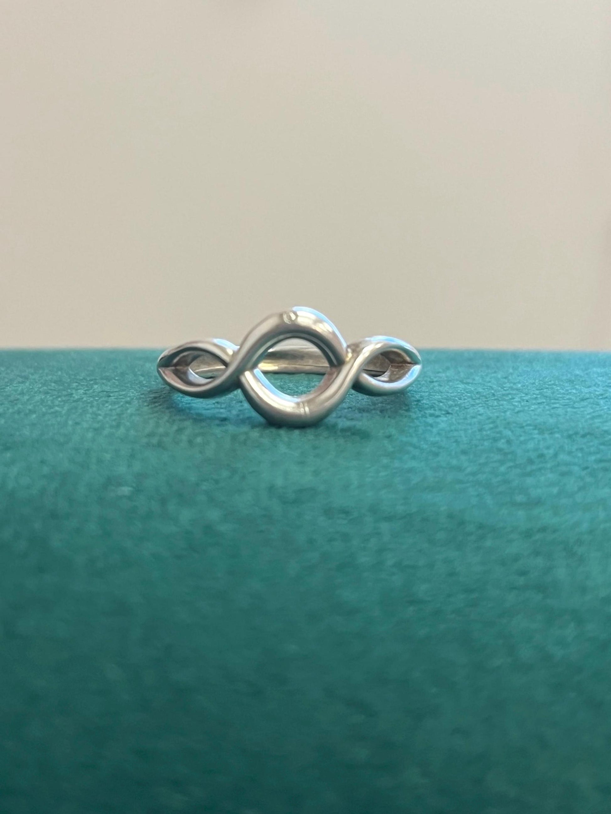Sterling Silver Infinity ring 925