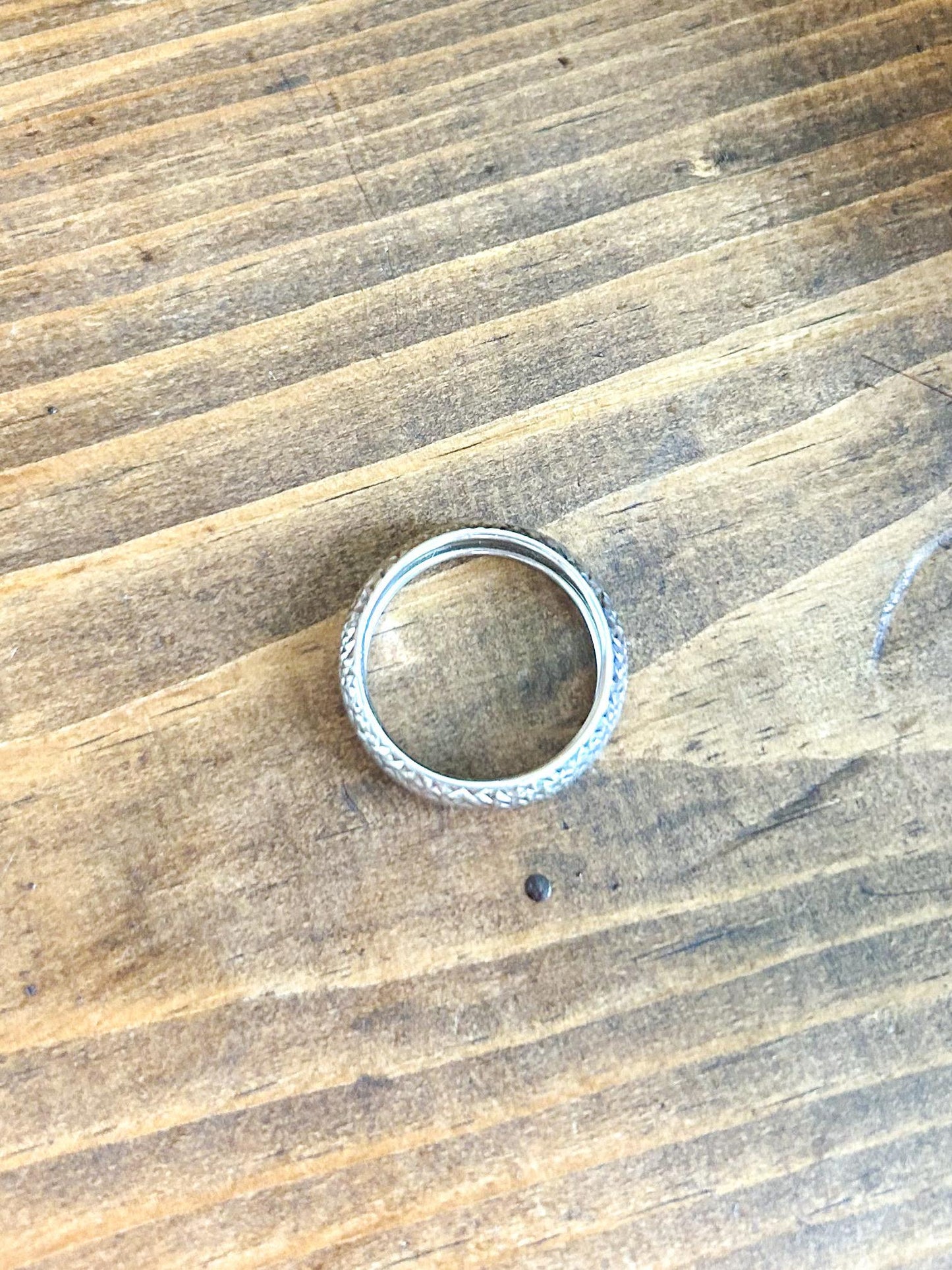 Vintage White Gold Diamond Cut Band 14K Ring