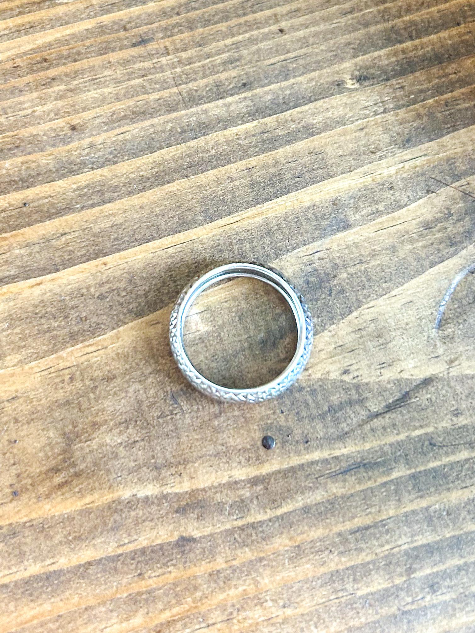 Vintage White Gold Diamond Cut Band 14K Ring