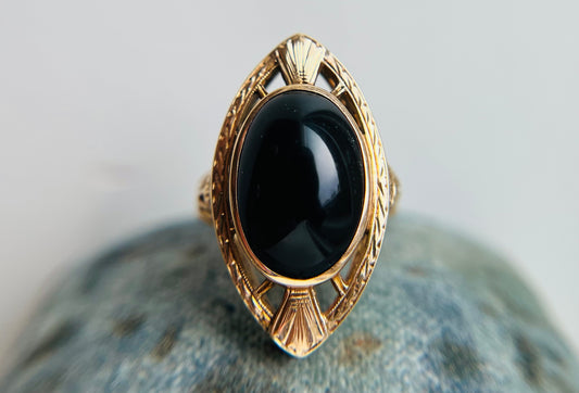 Antique Onyx and 14k Yellow Gold Ring