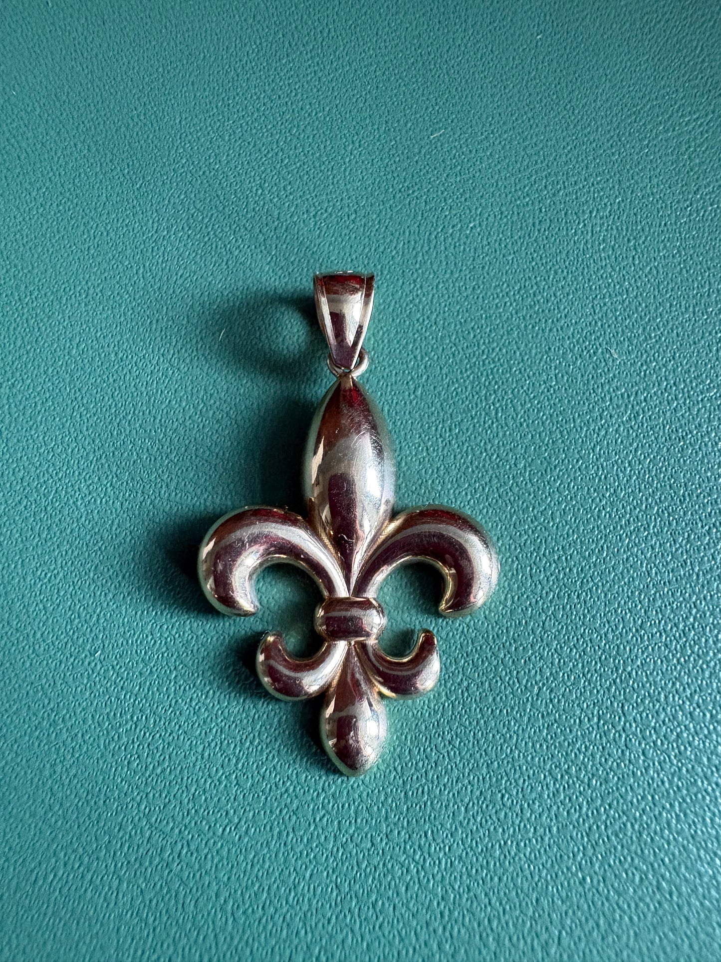 sterling silver fleur de lis pendant