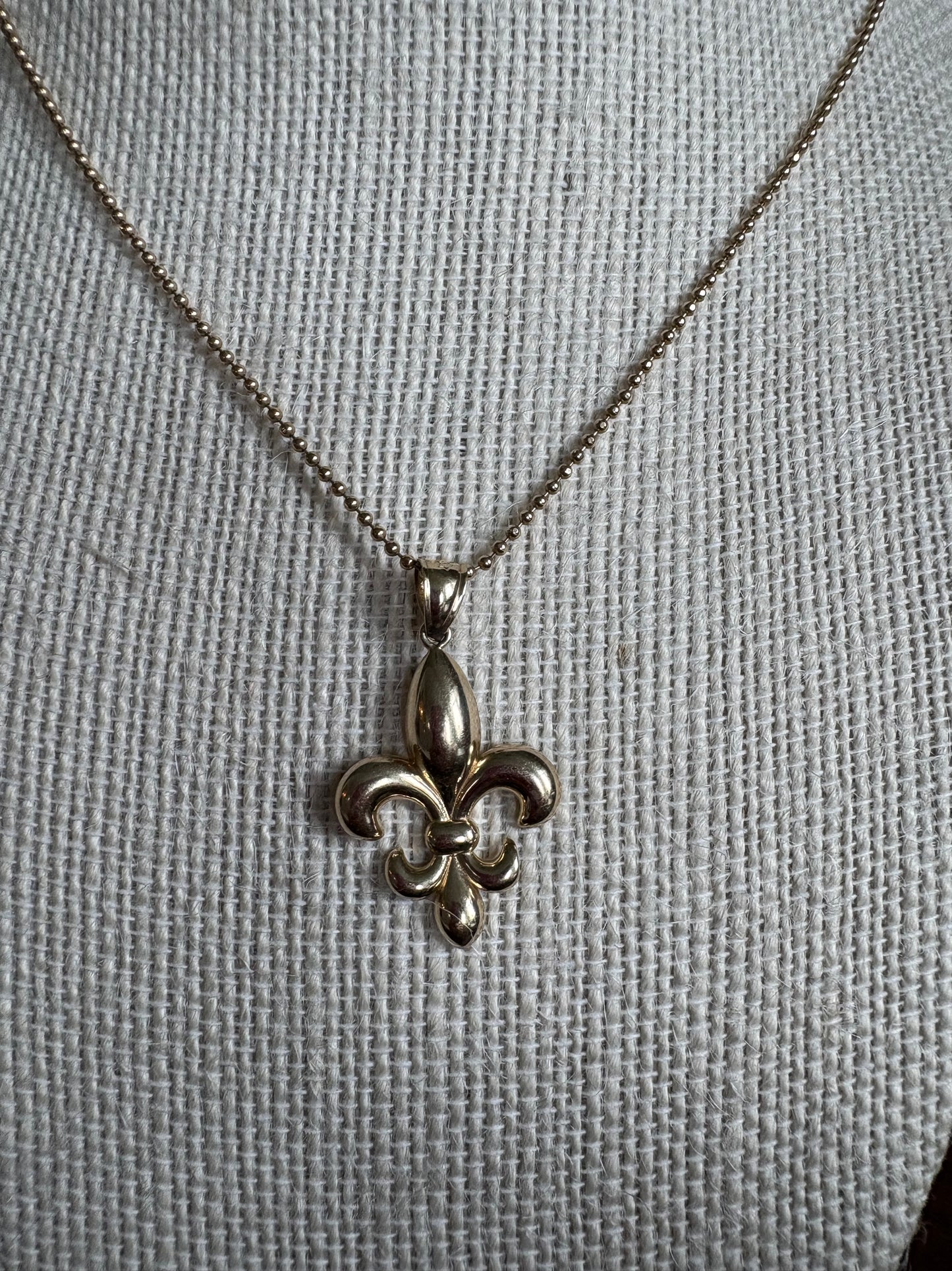 sterling silver fleur de lis pendant