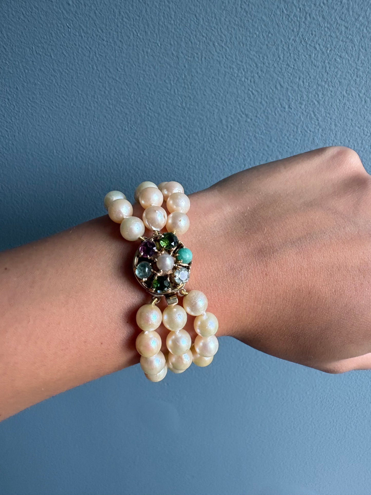 Triple Strnaded Pearl bracelt with Multicolored Gold Clasp