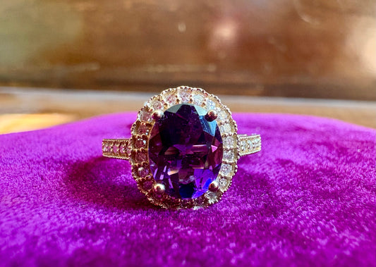 Elegant 14K Gold Oval Amethyst & Diamond Halo Ring