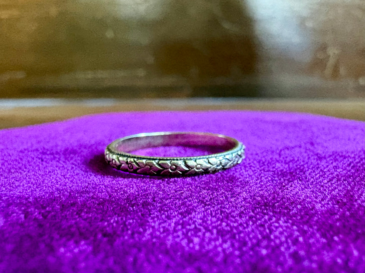 14K Yellow Gold Vintage Engraved Band Ring