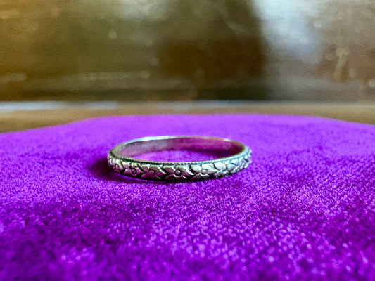 14K Yellow Gold Vintage Engraved Band Ring