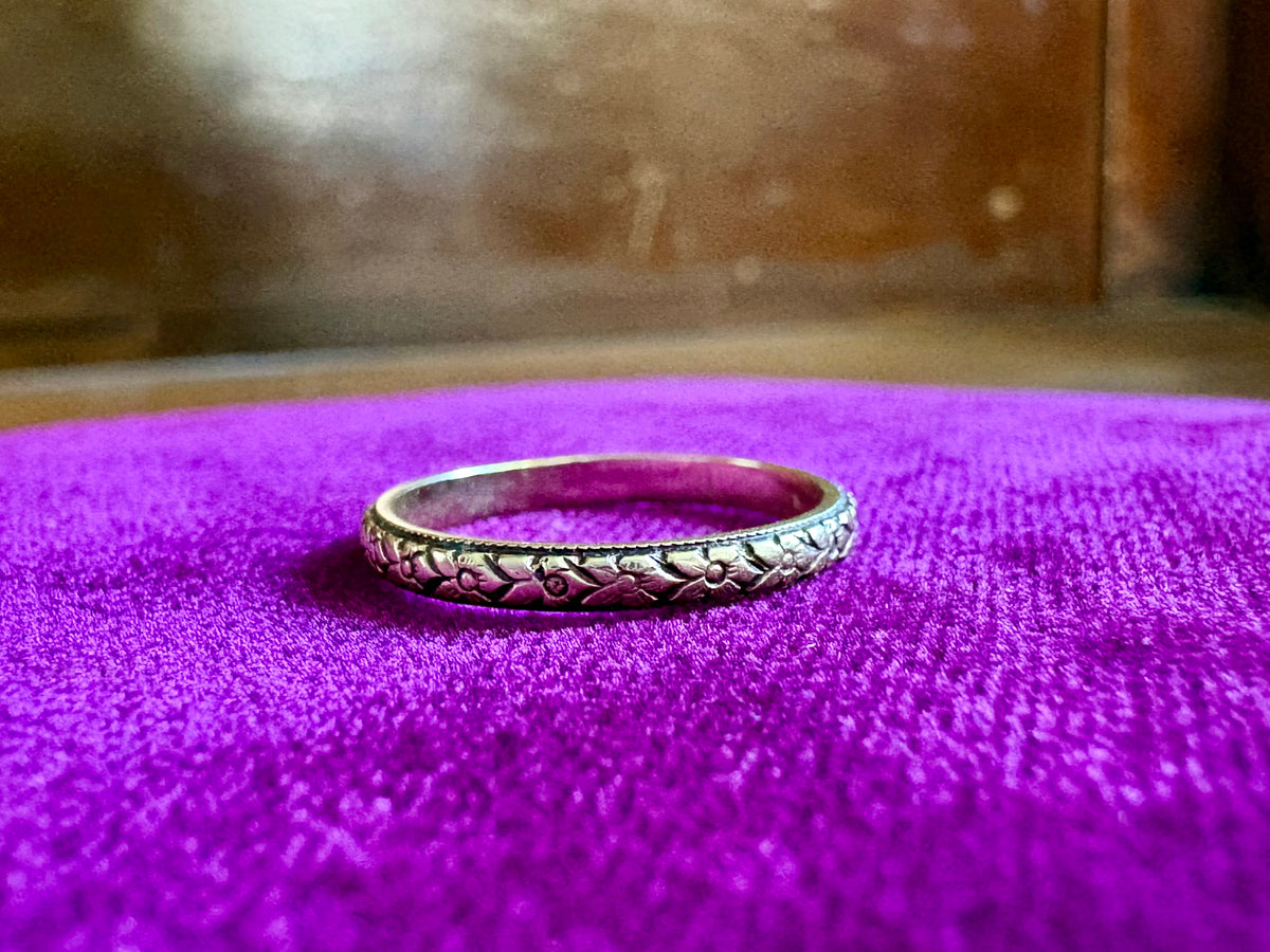 14K Yellow Gold Vintage Engraved Band Ring